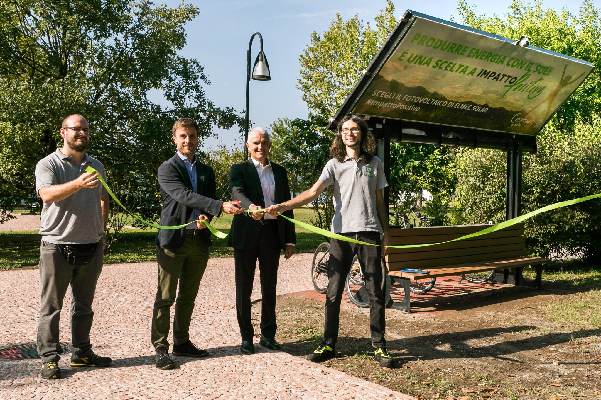 Inaugurazione della pensilina di ricarica fotovoltaica Shelter by GaraGeeks